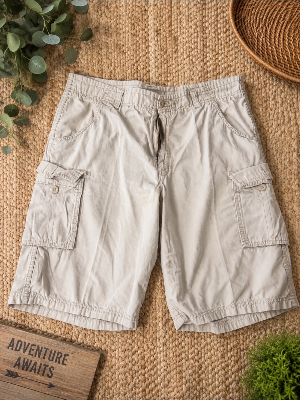 Calvin Klein Jeans Men's Cargo Shorts in Light Khaki